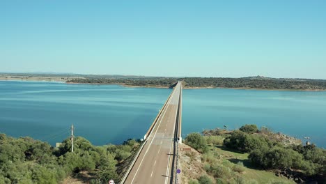 Monsaraz-Portugal-Brücke-In-Alqueva-Wasserstaudamm-Auf-Der-N256-Straße