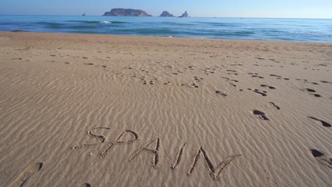 Pals-Strand-In-Begur-Medes-Inseln-Zeichnen-Im-Sand-Spanien-Costa-Brava-Europa