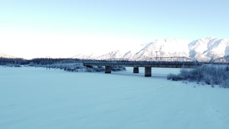4k-Luftbildvideo-Der-Knik-Flussbrücke