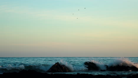 Waves-hitting-the-rocks-at-dusk