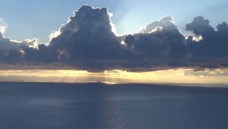 Spectacular-horizon-view-of-sun-hiding-behind-clouds-in-peaceful-lake-Titicaca,-static,-real-time