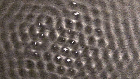 Honeycomb-shaped-standing-waves-pulsing-in-a-liquid-medium