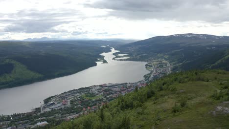 Small-nordic-town-overseen-from-a-mountain-top