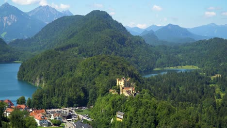 Panoramablick-Auf-Das-Schöne-Und-Historische-Schloss-Hohenschwangau