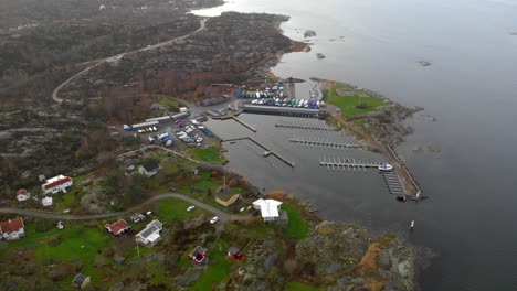 Aerial-circling-of-empty-marina-and-surroundings