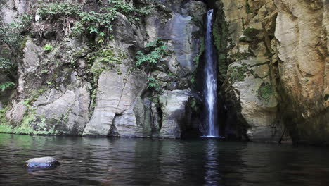 Erstaunliche-Salto-Do-Cabrito-Wasserfälle-Insel-Sao-Miguel-Azoren-Portugal