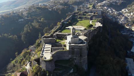 Stone-walls-surrounding-castle-of-Gjirokaster-on-the-top-of-the-hill-at-morning-sunshine
