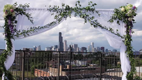 Flower-Archway-at-Wedding-Venue-with-Chicago-Skyline-in-Background