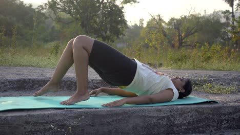 Yoga-Pose-Brudeg-Pose-Setu-Bandha-Sarvangasan