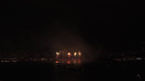 4K-Real-Fireworks-Explosion-on-Smoke-Foggy-black-Motion-Background-loop-Sky-on-Fireworks-Explosion