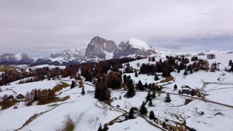 Aerial-shot-of-snowy-landscape-and-mountains-in-autumn-at-Seiser-Alm---Alpe-di-Siusi-plateau-in-the-Dolomites,-Italy