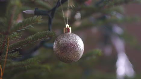 Decoraciones-De-Bolas-De-árbol-De-Navidad-En-Interiores