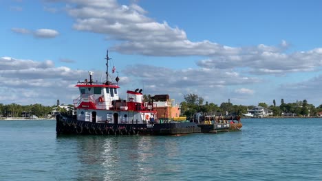 Sarasota,-Florida---December-19,-2020:-A-tugboat-sitting-in-the-clear-blue-water-of-an-inlet-from-the-Gulf-of-Mexico