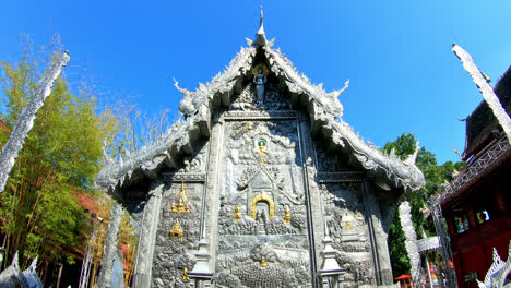 Hermosa-Arquitectura-En-Wat-Sri-Suphan-En-Chiang-Mai,-Tailandia