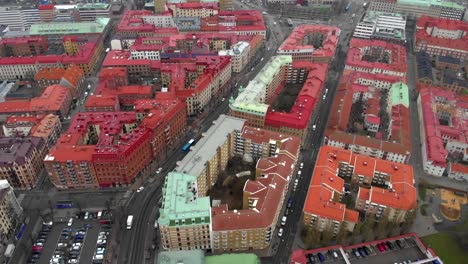 Aerial-Tracking-Shot-Of-Cars-Driving-On-Colourful-Streets-Of-Gothenburg-City,-Sweden