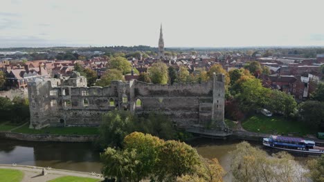 Newark-on-Trent-castle-and-gardens-drone-footage