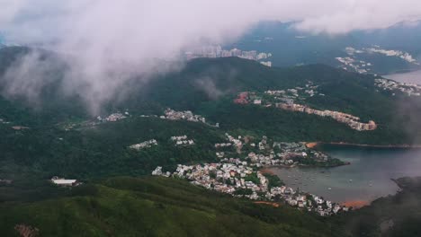 Wolken,-Die-über-üppige-Tropische-Klare-Wasserbuchteninseleigenschaften-Hong-Kong-Luftbild-Ziehen