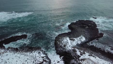 The-aerial-view-moves-over-the-cliff-to-expose-Icelandic-coast-line