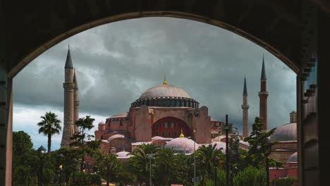 4K-Cinemagraph,-seamless-video-time-lapse-loop-of-the-UNESCO-heritage-site-Hagia-Sophia-in-Istanbul,-Turkey