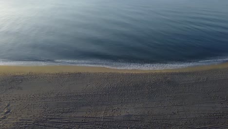 Cinemagraph-loop-of-empty-beach-from-a-higher-angle