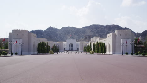 The-National-Museum-in-Muscat,-Oman,-medium-to-wide-shot-zoom-out