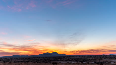Goldener-Sonnenaufgang-In-Der-Mojave-Wüste