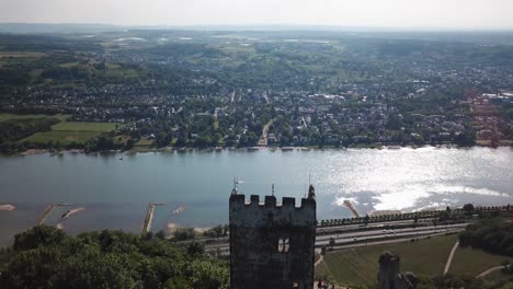 Pedestal-shot-of-Castle-Burg-Drachenfels,-Rhine-River-and-Valley