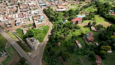 Drohnenansicht-Des-Stadtbildes-Von-Loitokitok-Kenia-Mit-Den-Gebäuden,-Die-In-Der-Stadt-Verstreut-Sind---Stadt-Des-Dorfes-Kenia