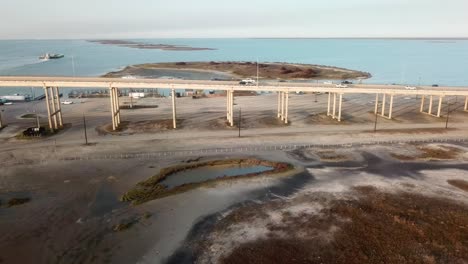 Luftaufnahme-Der-Fundamente-Und-Der-Brücke-Des-Jfk-Memorial-Causeway-In-Der-Nähe-Von-North-Padre-Island