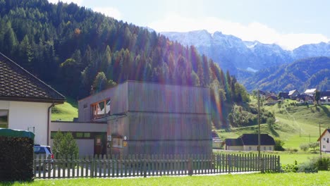 Schönes-Alpenzentrum-Chalet