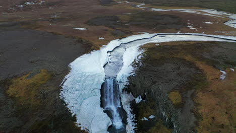 Poderosa-Cascada-Svodufoss-En-La-Península-De-Snaefellsnes,-Islandia