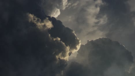 the-sun's-rays-were-covered-in-thick,-dark-cumulonimbus-clouds