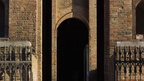 Este-Castle-entrance-in-Ferrara,-Italy,-UNESCO-World-Heritage-Site,-zoom-in
