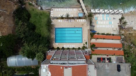 Abou-Philippe-Beach-Resort-En-La-Costa-Del-Mar-Mediterráneo-En-Fidar,-Líbano