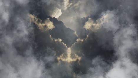 Gruesas-Nubes-Cumulonimbus-Que-Cubren-El-Sol