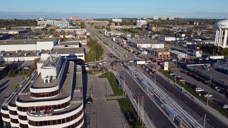 City-Of-Toronto-Water-Tower-Und-RBC-In-Eglinton-Corners-Einzelhandelsgeschäft-Einkaufsviertel