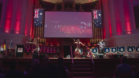 Aufführung-Der-Australischen-Staatsbürgerschaftszeremonie-Im-Stadtrat-Von-Brisbane