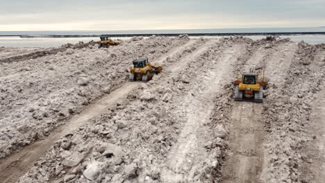 Winterdienstfahrzeuge-Wsv-Oder-Schneeräumfahrzeuge,-Die-Nach-Einem-Tödlichen-Wintersturm-In-Buffalo,-New-York,-Usa,-Den-Boden-Räumen