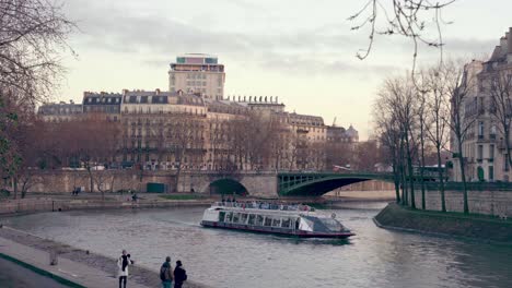 A-tourists-Boat-cruising-along-the-Seine-River-in-Paris,-France