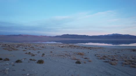 Luftaufnahmen-Von-Sierra-Nevada-Mountains-Lake,-Malerische-Landschaft-Im-Nationalpark,-Berühmt-Für-Pacific-Crest-Trail-Trekking
