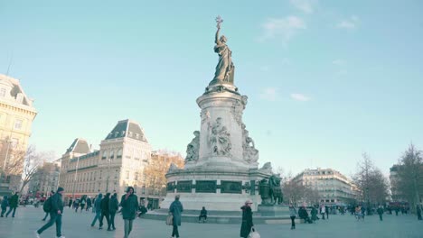 Place-De-La-Republique-Und-Hauptdenkmal,-Paris,-Frankreich