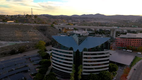 Closeup-of-Hyundai-office-building-in-Mission-Valley,-San-Diego