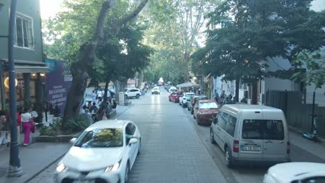 People-walking-the-streets-of-Istanbul