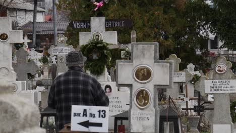 Old-Man-Mourn-At-Wife-Tombstone