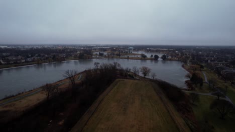 Century-park-vernon-hills-sledding-hill-sunset-cloudy-and-rainy-day,-big-bear-lake-aerial-4k-in-december