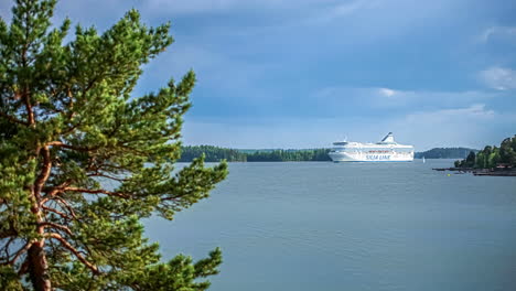 Kreuzfahrtschiffe-Und-Segelboote-An-Der-Stockholmer-Ström---Zeitraffer