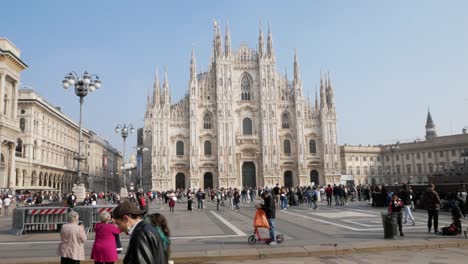 Milan-Duomo-square-with-many-tourist-walking-around,-pan-left-view