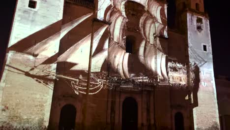 Show-De-Videomapping-Que-Muestra-Un-Barco-Pirata-En-La-Fachada-De-La-Catedral-De-Merida-Yucatan