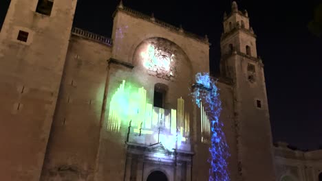 Videomapping-Show-Mit-Einer-Harfe-In-Der-Kathedrale-Von-Merida-Yucatan