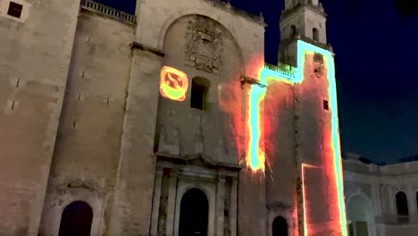 Toma-De-Video-Mapping-Con-Símbolos-Mayas-En-La-Catedral-De-Merida-Yucatan